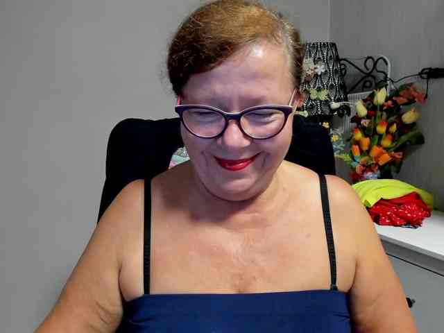 flirty-adele webcam