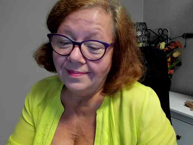 flirty-adele webcam