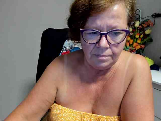 flirty-adele webcam