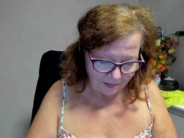 flirty-adele webcam