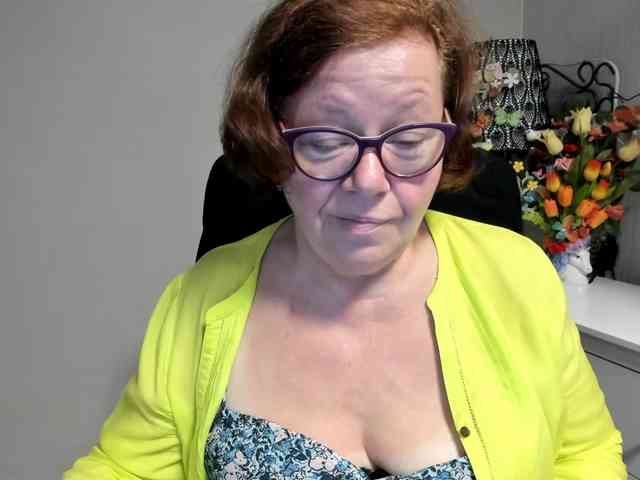 flirty-adele webcam