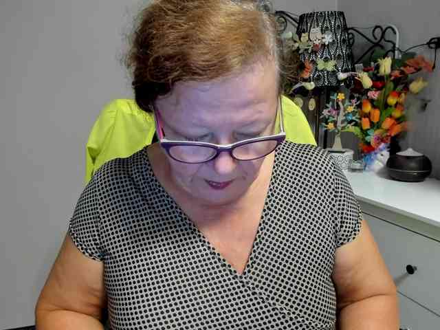 flirty-adele webcam