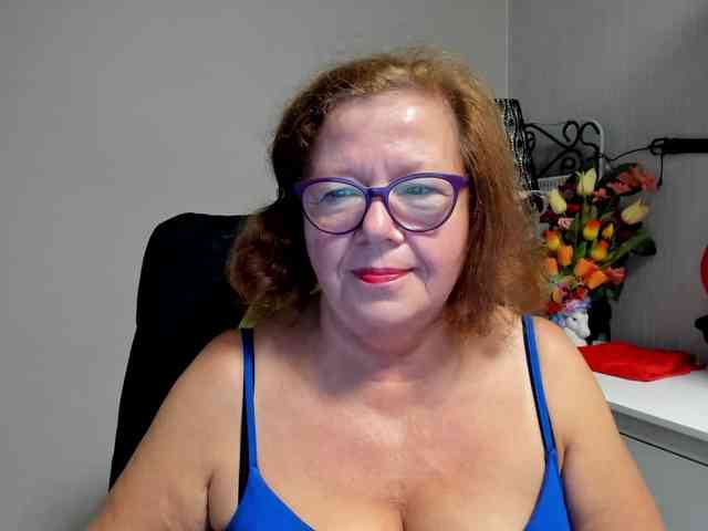 flirty-adele webcam