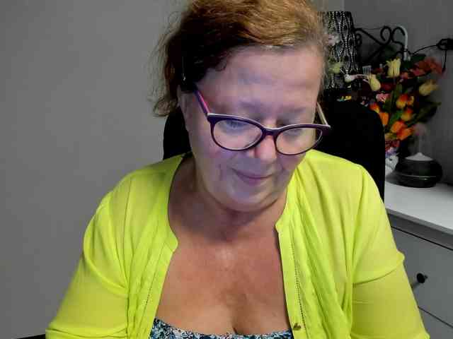 flirty-adele webcam