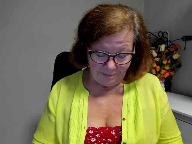 flirty-adele webcam