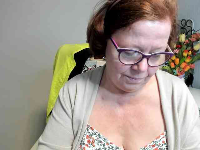 flirty-adele webcam