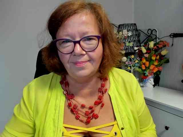 flirty-adele webcam