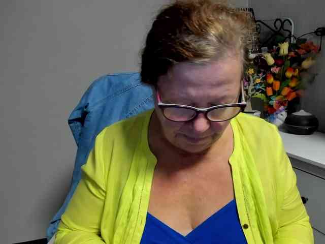 flirty-adele webcam