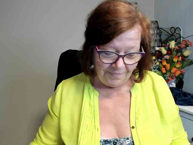 flirty-adele webcam