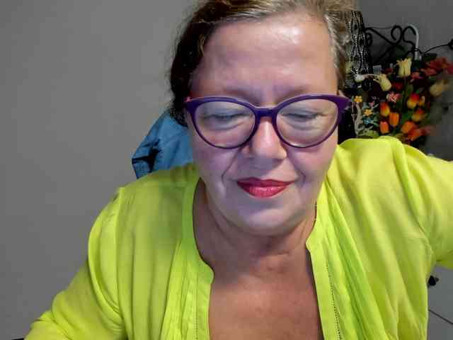 flirty-adele webcam
