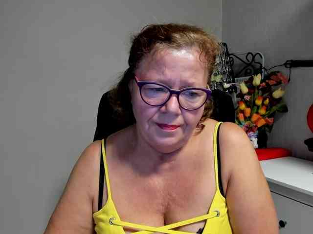 flirty-adele webcam