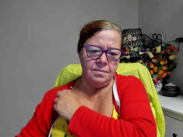 flirty-adele webcam