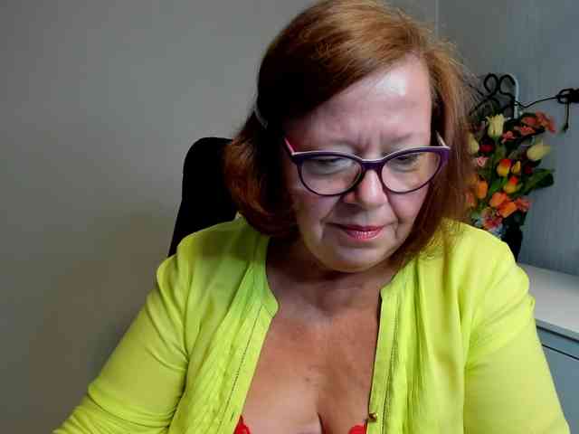 flirty-adele webcam