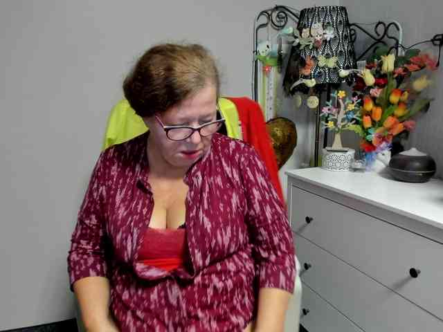 flirty-adele