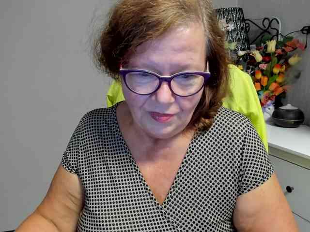 flirty-adele webcam