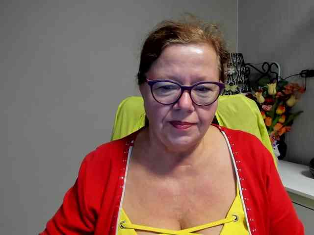 flirty-adele webcam