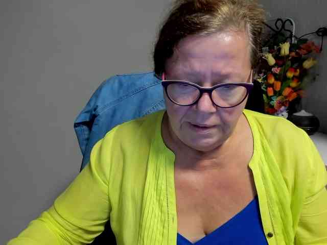 flirty-adele webcam