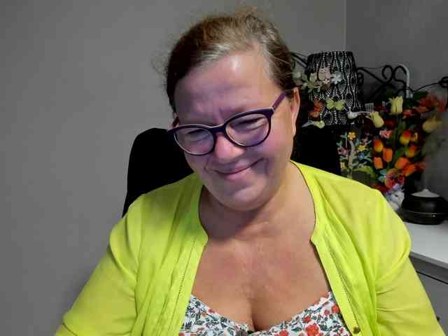 flirty-adele webcam
