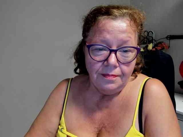 flirty-adele webcam