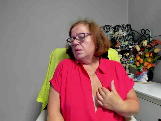 flirty-adele webcam
