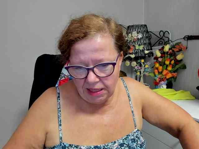 flirty-adele webcam