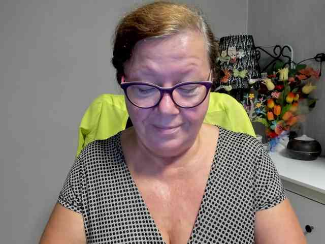 flirty-adele webcam