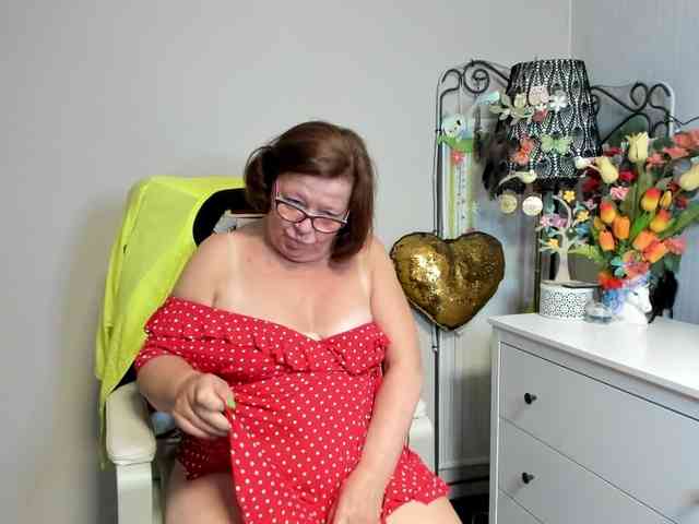 flirty-adele webcam