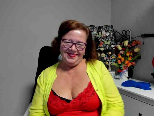 flirty-adele webcam