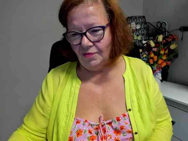 flirty-adele webcam
