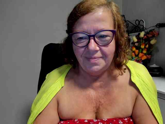 flirty-adele webcam