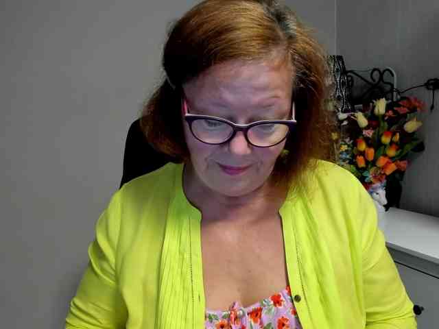 flirty-adele webcam