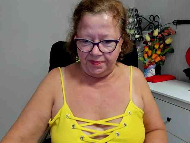 flirty-adele webcam