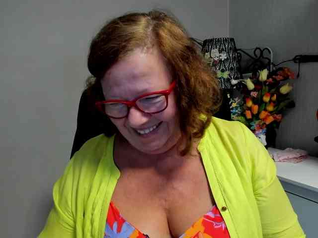 flirty-adele webcam