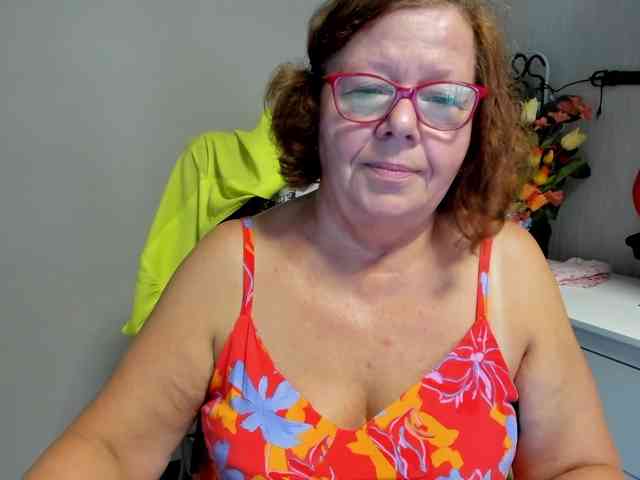 flirty-adele Live Webcam on BongaCams
