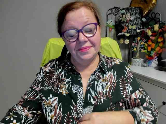 flirty-adele webcam