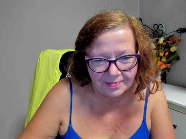 flirty-adele webcam