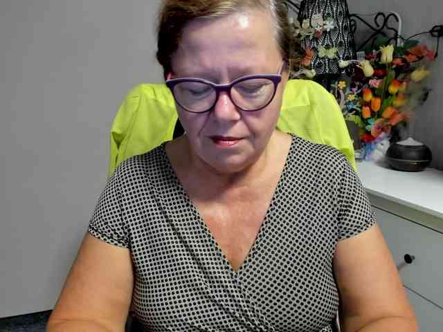 flirty-adele webcam