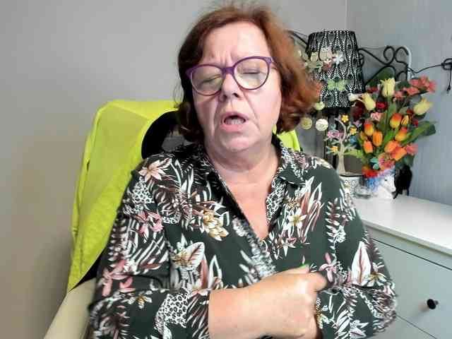 flirty-adele webcam
