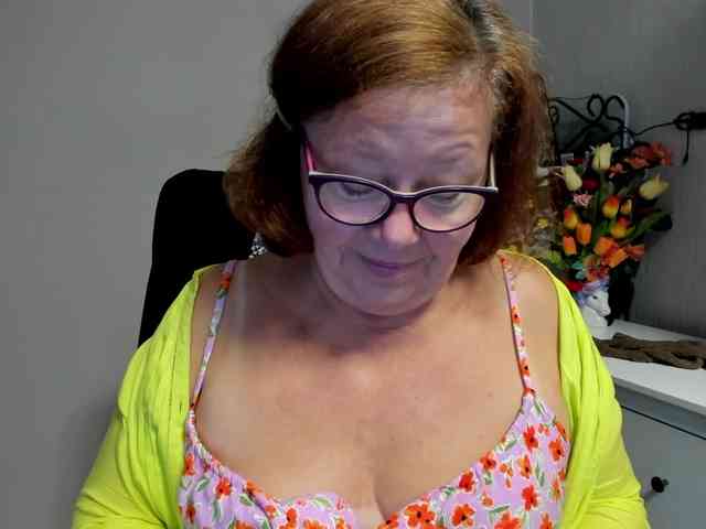 flirty-adele webcam