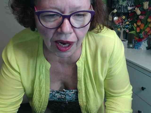 flirty-adele webcam