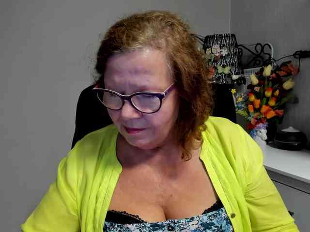 flirty-adele webcam