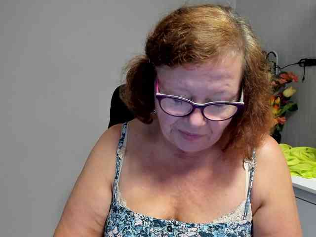flirty-adele webcam