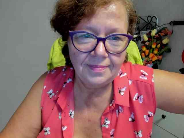 flirty-adele webcam