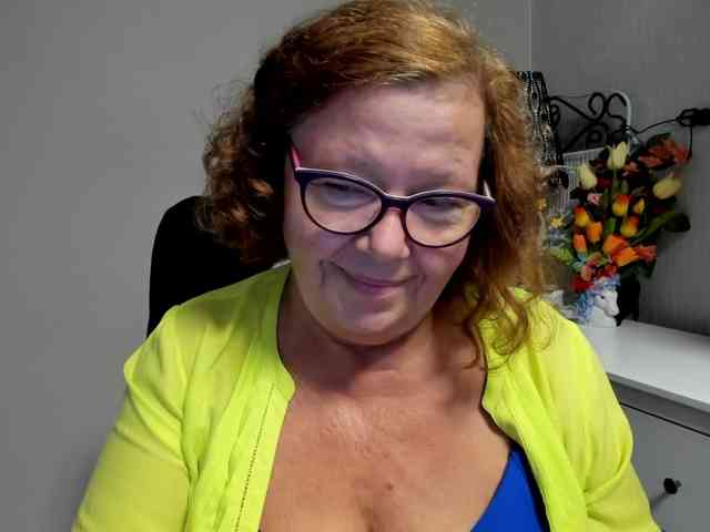 flirty-adele webcam