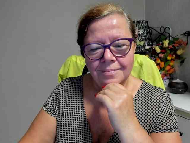 flirty-adele webcam