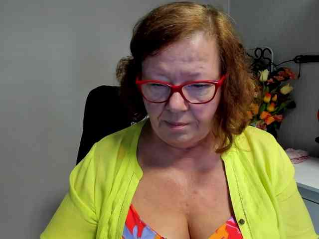 flirty-adele webcam