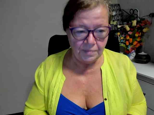flirty-adele webcam