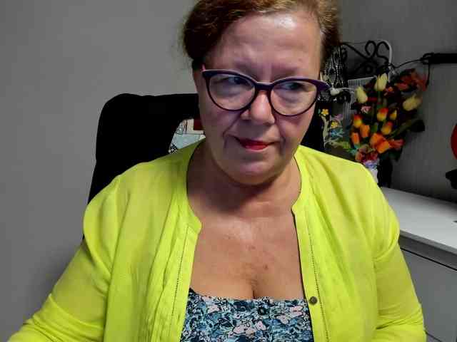 flirty-adele webcam