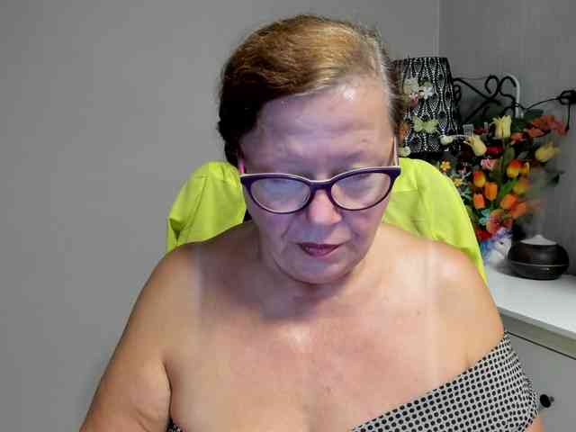 flirty-adele webcam