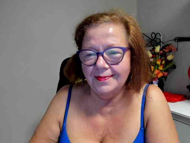 flirty-adele webcam